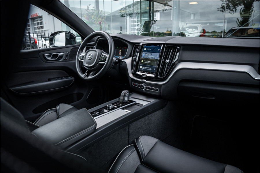 Volvo XC60 2.0 T6 Recharge AWD R-Design ** Luchtvering ** Panodak ** 360 HUD ** Trekhaak