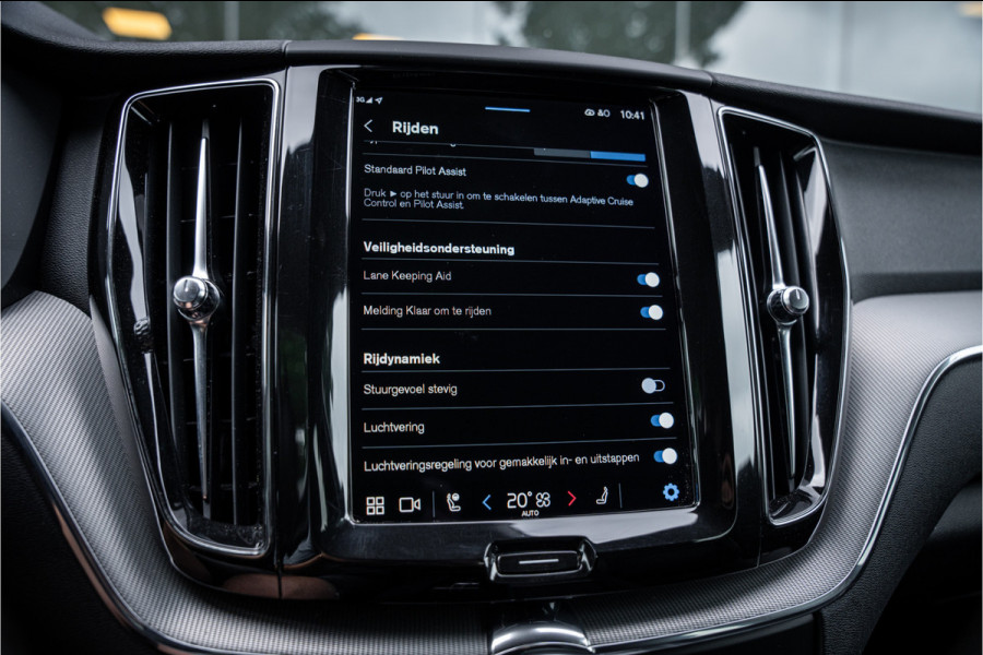 Volvo XC60 2.0 T6 Recharge AWD R-Design ** Luchtvering ** Panodak ** 360 HUD ** Trekhaak
