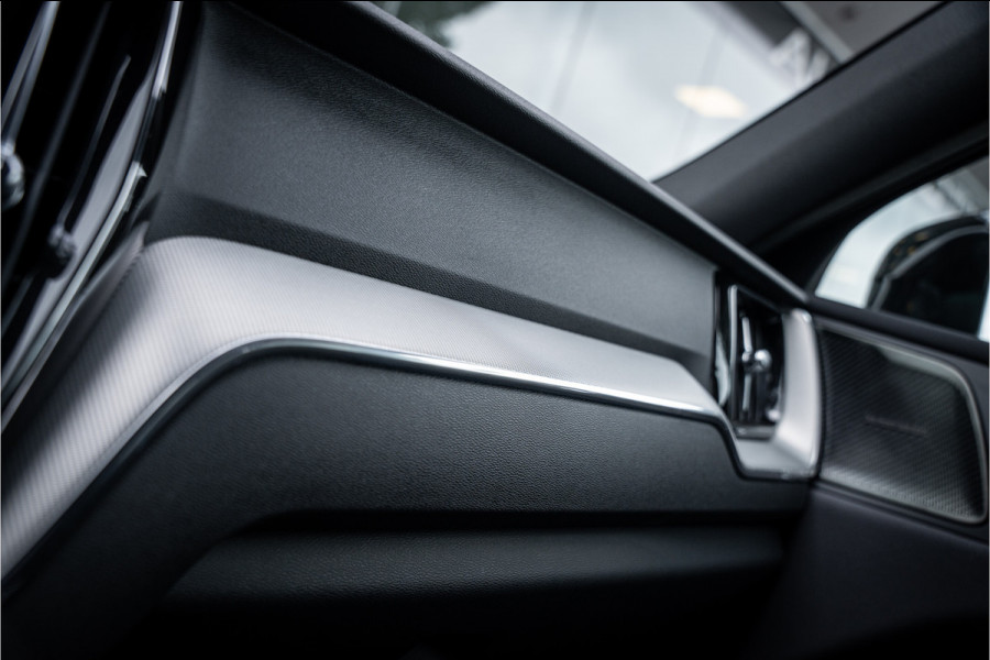 Volvo XC60 2.0 T6 Recharge AWD R-Design ** Luchtvering ** Panodak ** 360 HUD ** Trekhaak