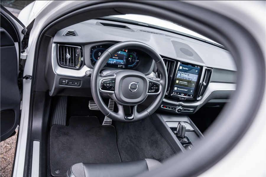 Volvo XC60 2.0 T6 Recharge AWD R-Design ** Luchtvering ** Panodak ** 360 HUD ** Trekhaak
