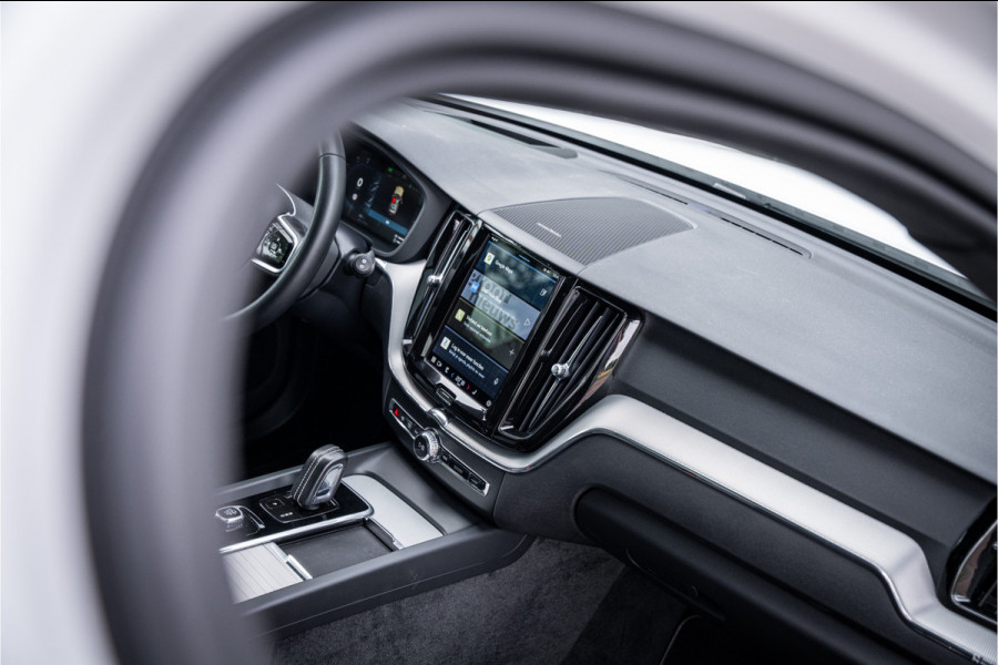 Volvo XC60 2.0 T6 Recharge AWD R-Design ** Luchtvering ** Panodak ** 360 HUD ** Trekhaak