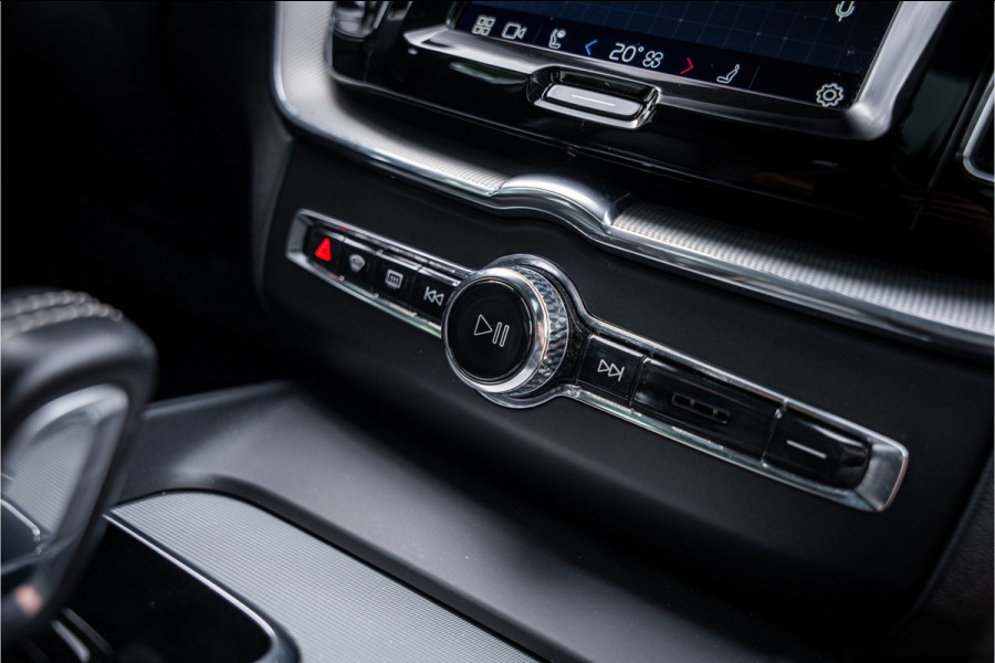 Volvo XC60 2.0 T6 Recharge AWD R-Design ** Luchtvering ** Panodak ** 360 HUD ** Trekhaak