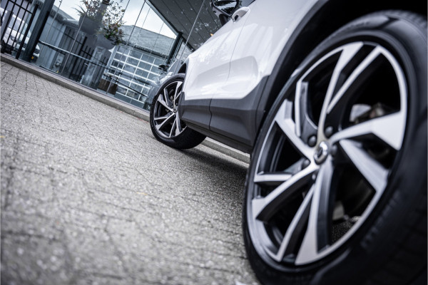 Volvo XC40 2.0 B4 R-Design - Seat Pack - Lightning Pack 2.000kg trekgewicht!!