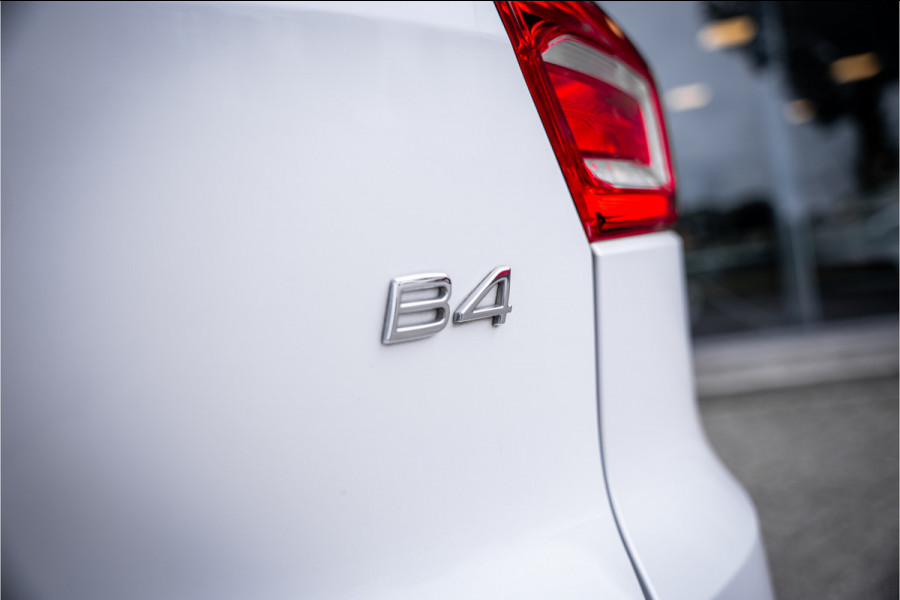 Volvo XC40 2.0 B4 R-Design - Seat Pack - Lightning Pack 2.000kg trekgewicht!!
