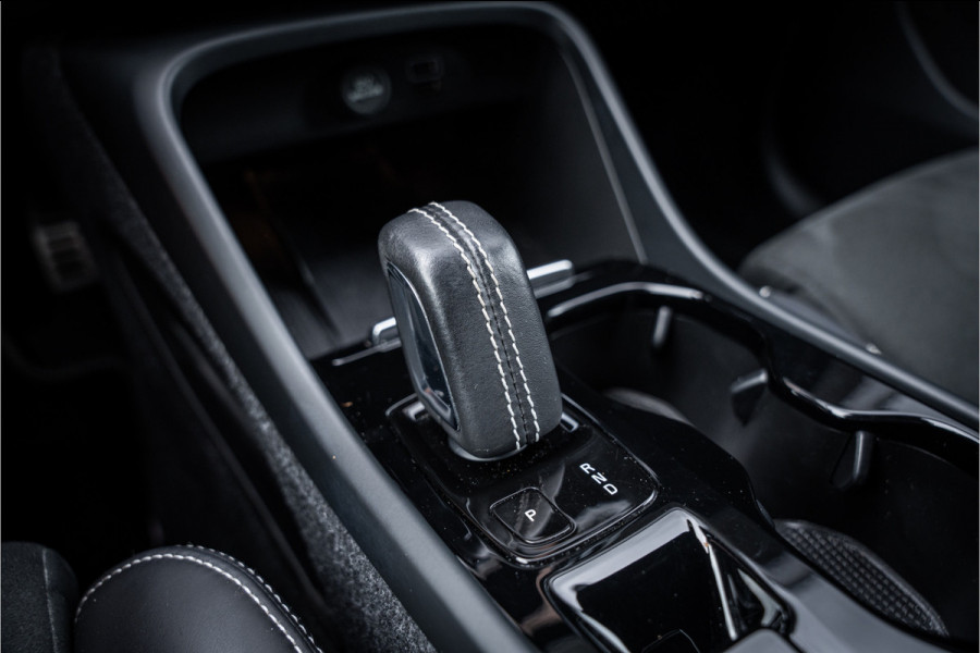 Volvo XC40 2.0 B4 R-Design - Seat Pack - Lightning Pack 2.000kg trekgewicht!!