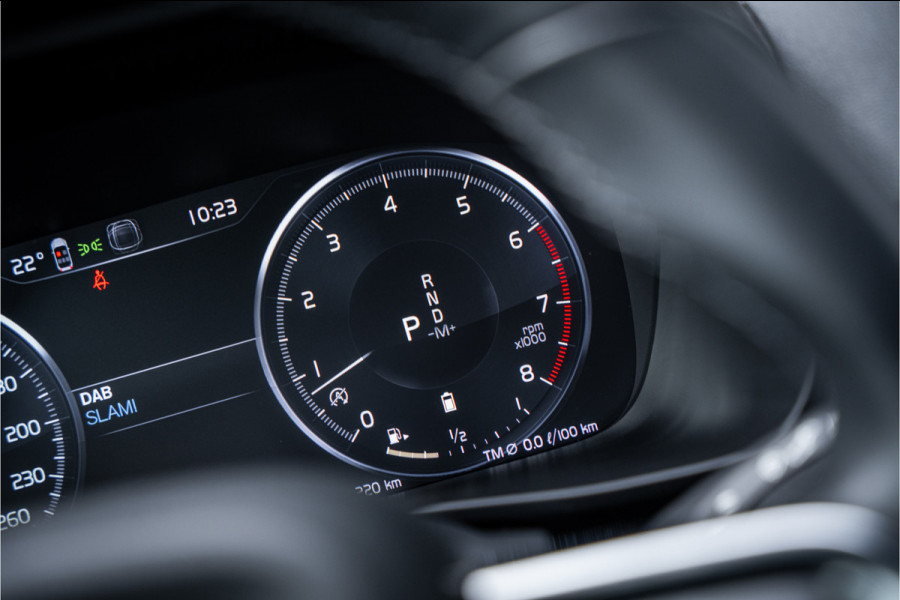 Volvo XC40 2.0 B4 R-Design - Seat Pack - Lightning Pack 2.000kg trekgewicht!!
