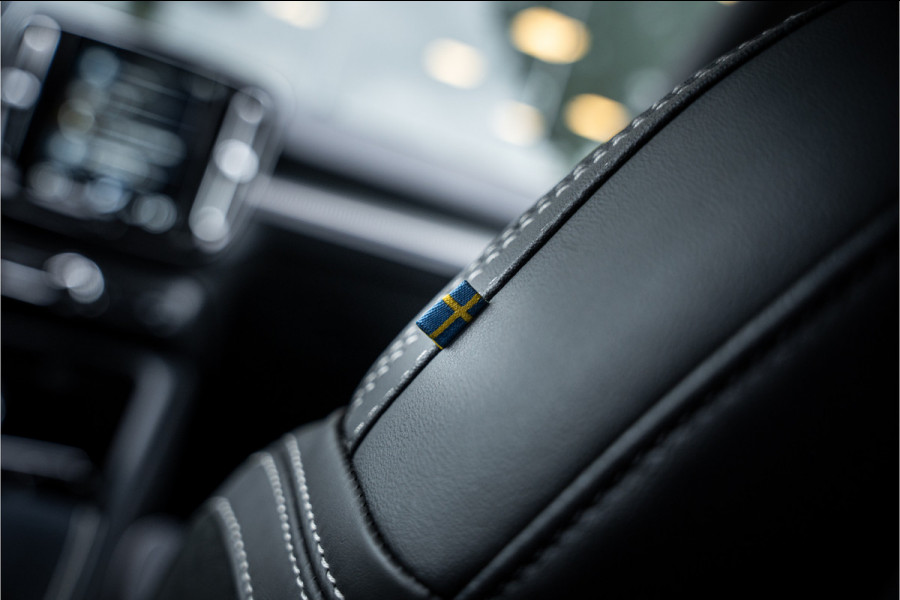 Volvo XC40 2.0 B4 R-Design - Seat Pack - Lightning Pack 2.000kg trekgewicht!!