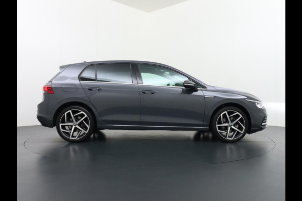 Volkswagen Golf 1.5 eTSI Style CAMERA | STOEL + STUURVERWARMING | AMBILIGHT | CAMERA | ADD CRUISE |