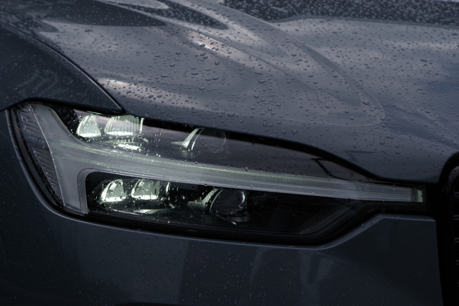 Volvo XC60 2.0 T6 Plug-in hybrid AWD 350 PK Plus Dark, Panoramadak, Luchtvering, Keyless, Memory, Carplay