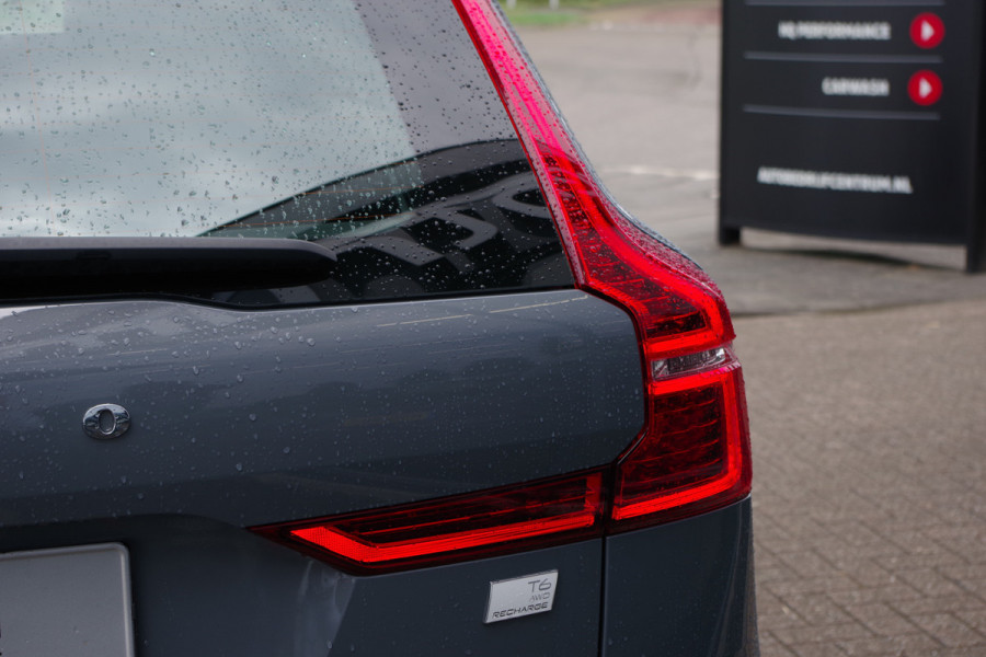 Volvo XC60 2.0 T6 Plug-in hybrid AWD 350 PK Plus Dark, Panoramadak, Luchtvering, Keyless, Memory, Carplay