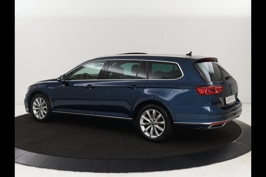 Volkswagen Passat 1.4 TSI PHEV GTE | Panoramadak | Leder | Trekhaak | Stoelverwarming | Camera | Marix LED | Massage | Virtual Cockpit | Carplay | Navigatie | Memory | Adaptive cruise