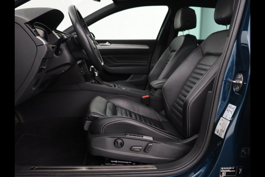 Volkswagen Passat 1.4 TSI PHEV GTE | Panoramadak | Leder | Trekhaak | Stoelverwarming | Camera | Marix LED | Massage | Virtual Cockpit | Carplay | Navigatie | Memory | Adaptive cruise