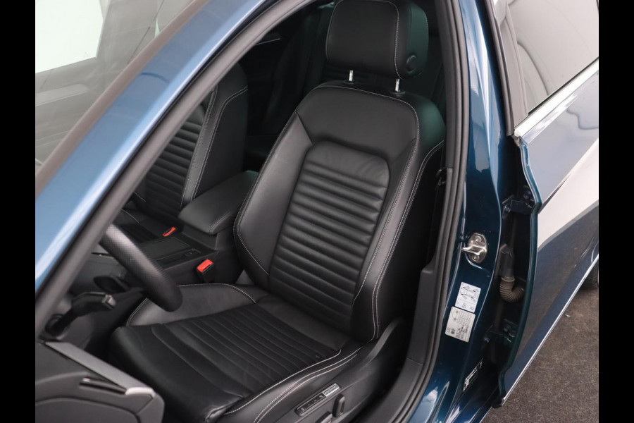 Volkswagen Passat 1.4 TSI PHEV GTE | Panoramadak | Leder | Trekhaak | Stoelverwarming | Camera | Marix LED | Massage | Virtual Cockpit | Carplay | Navigatie | Memory | Adaptive cruise