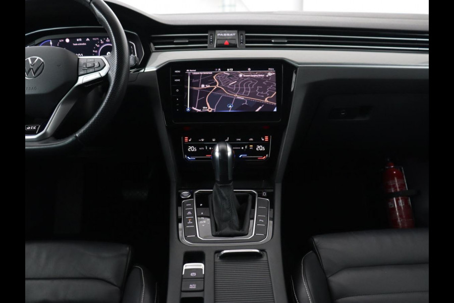 Volkswagen Passat 1.4 TSI PHEV GTE | Panoramadak | Leder | Trekhaak | Stoelverwarming | Camera | Marix LED | Massage | Virtual Cockpit | Carplay | Navigatie | Memory | Adaptive cruise