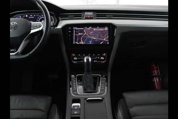 Volkswagen Passat 1.4 TSI PHEV GTE | Panoramadak | Leder | Trekhaak | Stoelverwarming | Camera | Marix LED | Massage | Virtual Cockpit | Carplay | Navigatie | Memory | Adaptive cruise