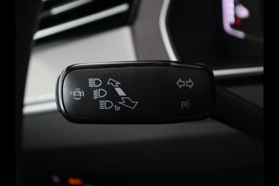 Volkswagen Passat 1.4 TSI PHEV GTE | Panoramadak | Leder | Trekhaak | Stoelverwarming | Camera | Marix LED | Massage | Virtual Cockpit | Carplay | Navigatie | Memory | Adaptive cruise