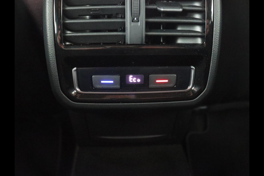 Volkswagen Passat 1.4 TSI PHEV GTE | Panoramadak | Leder | Trekhaak | Stoelverwarming | Camera | Marix LED | Massage | Virtual Cockpit | Carplay | Navigatie | Memory | Adaptive cruise