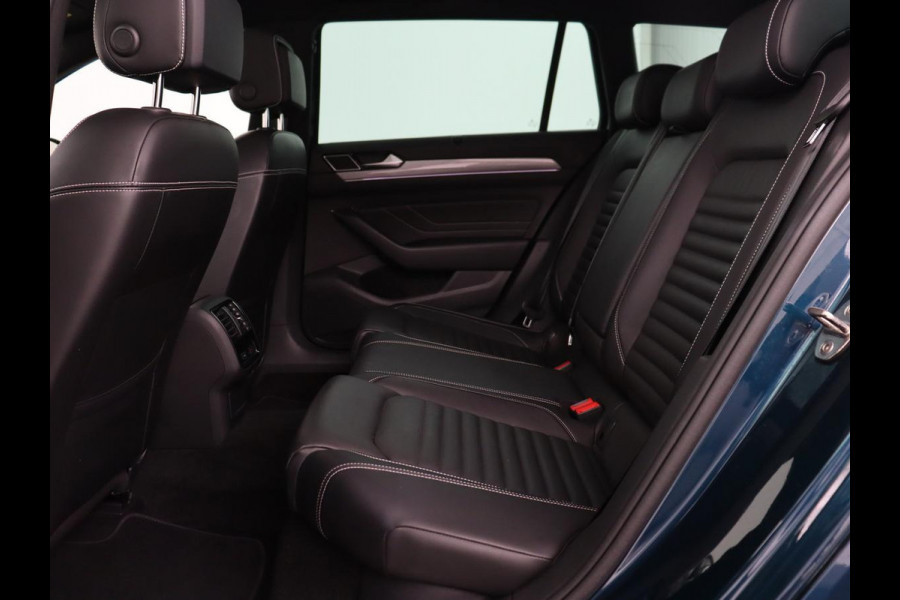 Volkswagen Passat 1.4 TSI PHEV GTE | Panoramadak | Leder | Trekhaak | Stoelverwarming | Camera | Marix LED | Massage | Virtual Cockpit | Carplay | Navigatie | Memory | Adaptive cruise