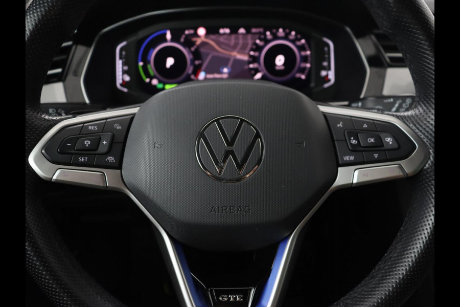 Volkswagen Passat 1.4 TSI PHEV GTE | Panoramadak | Leder | Trekhaak | Stoelverwarming | Camera | Marix LED | Massage | Virtual Cockpit | Carplay | Navigatie | Memory | Adaptive cruise