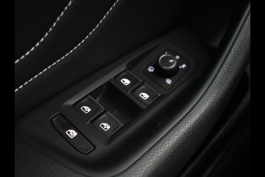 Volkswagen Passat 1.4 TSI PHEV GTE | Panoramadak | Leder | Trekhaak | Stoelverwarming | Camera | Marix LED | Massage | Virtual Cockpit | Carplay | Navigatie | Memory | Adaptive cruise