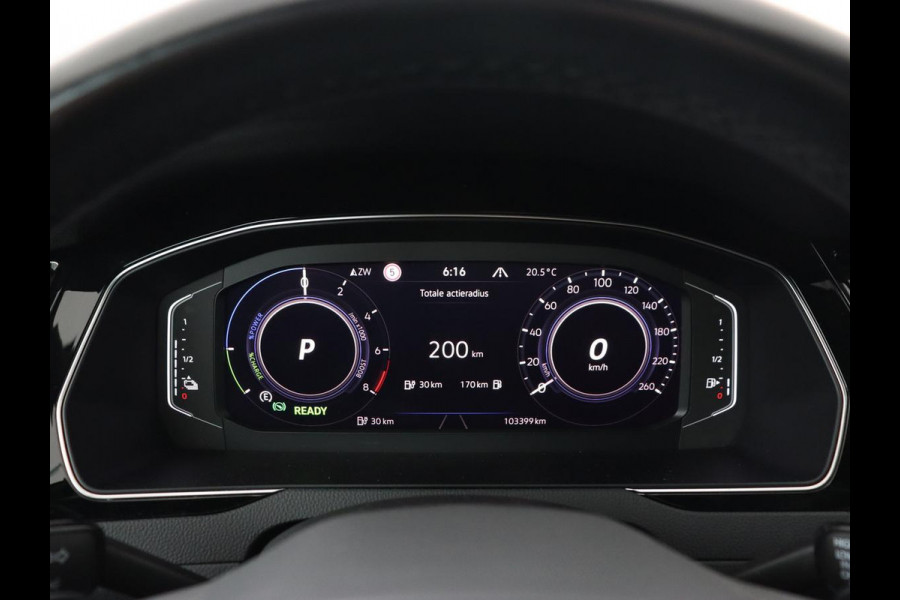 Volkswagen Passat 1.4 TSI PHEV GTE | Panoramadak | Leder | Trekhaak | Stoelverwarming | Camera | Marix LED | Massage | Virtual Cockpit | Carplay | Navigatie | Memory | Adaptive cruise