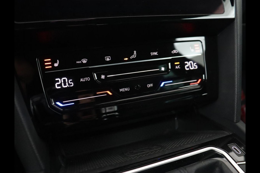 Volkswagen Passat 1.4 TSI PHEV GTE | Panoramadak | Leder | Trekhaak | Stoelverwarming | Camera | Marix LED | Massage | Virtual Cockpit | Carplay | Navigatie | Memory | Adaptive cruise