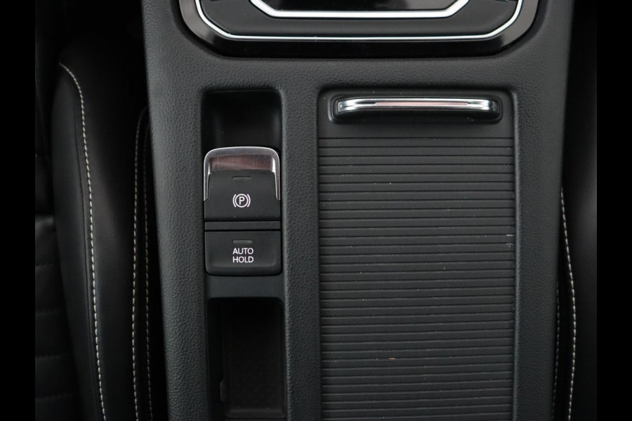Volkswagen Passat 1.4 TSI PHEV GTE | Panoramadak | Leder | Trekhaak | Stoelverwarming | Camera | Marix LED | Massage | Virtual Cockpit | Carplay | Navigatie | Memory | Adaptive cruise