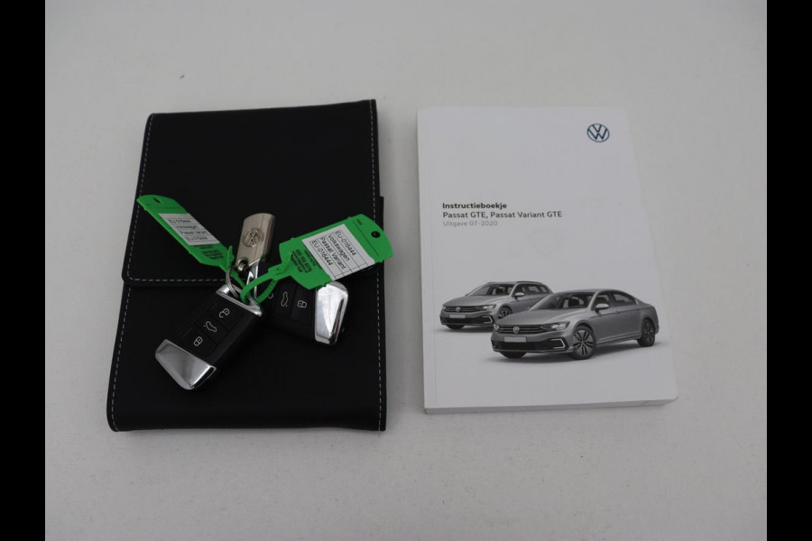 Volkswagen Passat 1.4 TSI PHEV GTE | Panoramadak | Leder | Trekhaak | Stoelverwarming | Camera | Marix LED | Massage | Virtual Cockpit | Carplay | Navigatie | Memory | Adaptive cruise
