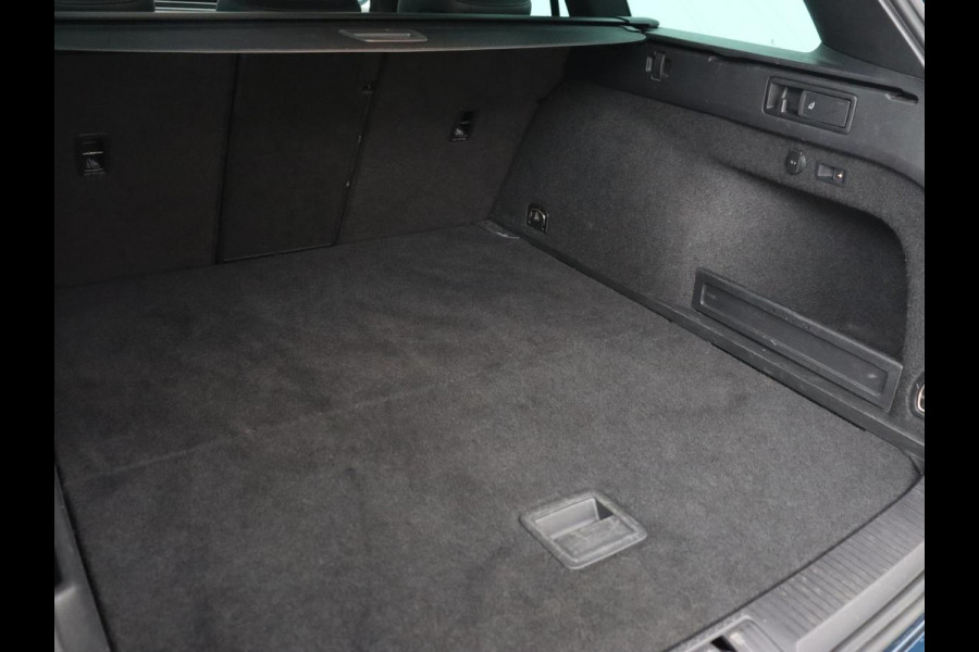 Volkswagen Passat 1.4 TSI PHEV GTE | Panoramadak | Leder | Trekhaak | Stoelverwarming | Camera | Marix LED | Massage | Virtual Cockpit | Carplay | Navigatie | Memory | Adaptive cruise
