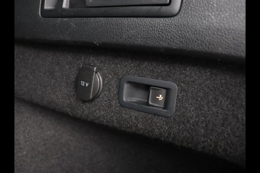 Volkswagen Passat 1.4 TSI PHEV GTE | Panoramadak | Leder | Trekhaak | Stoelverwarming | Camera | Marix LED | Massage | Virtual Cockpit | Carplay | Navigatie | Memory | Adaptive cruise