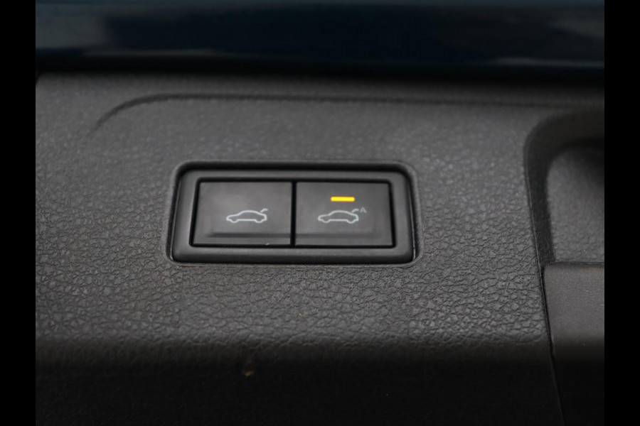 Volkswagen Passat 1.4 TSI PHEV GTE | Panoramadak | Leder | Trekhaak | Stoelverwarming | Camera | Marix LED | Massage | Virtual Cockpit | Carplay | Navigatie | Memory | Adaptive cruise