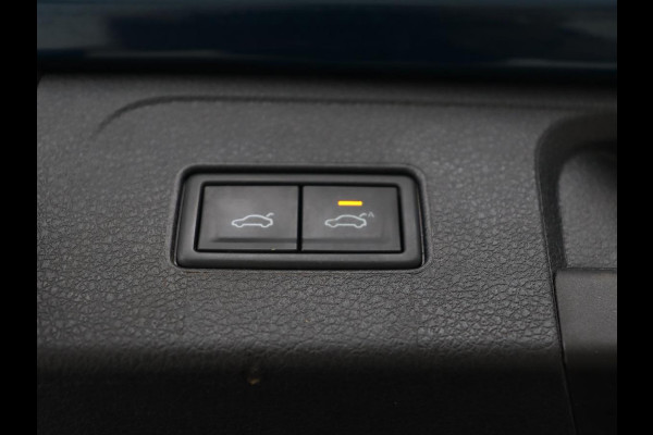 Volkswagen Passat 1.4 TSI PHEV GTE | Panoramadak | Leder | Trekhaak | Stoelverwarming | Camera | Marix LED | Massage | Virtual Cockpit | Carplay | Navigatie | Memory | Adaptive cruise