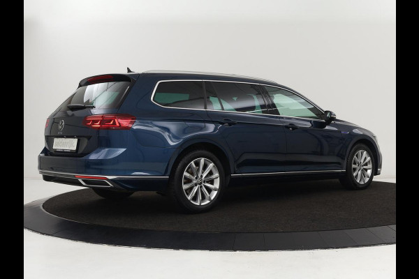 Volkswagen Passat 1.4 TSI PHEV GTE | Panoramadak | Leder | Trekhaak | Stoelverwarming | Camera | Marix LED | Massage | Virtual Cockpit | Carplay | Navigatie | Memory | Adaptive cruise