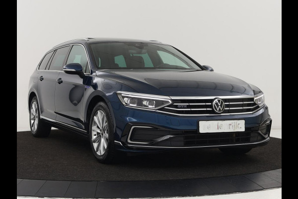 Volkswagen Passat 1.4 TSI PHEV GTE | Panoramadak | Leder | Trekhaak | Stoelverwarming | Camera | Marix LED | Massage | Virtual Cockpit | Carplay | Navigatie | Memory | Adaptive cruise