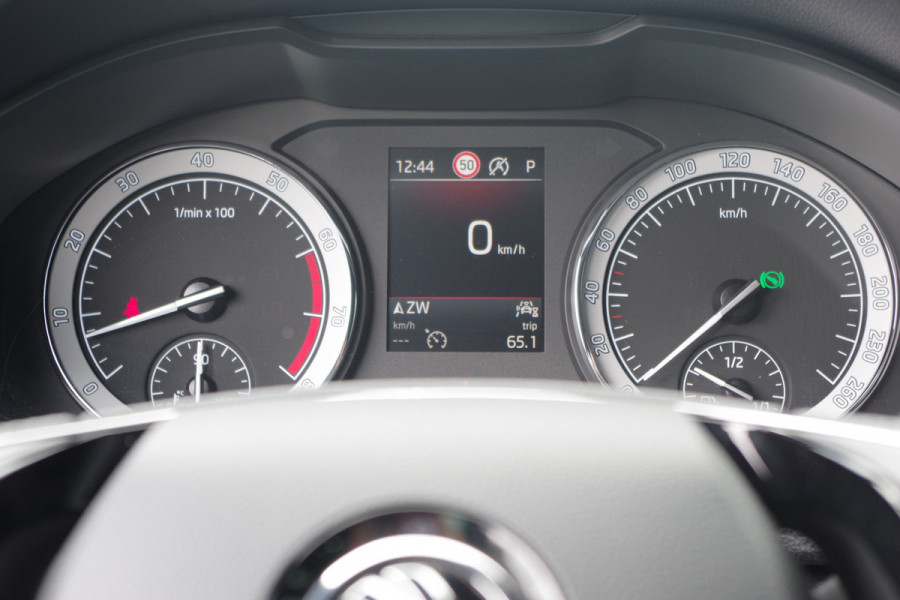 Škoda Karoq 1.5 TSI ACT Sportline 150 PK Automaat BNS, Trekhaak, Keyless, Winterpakket, Camera