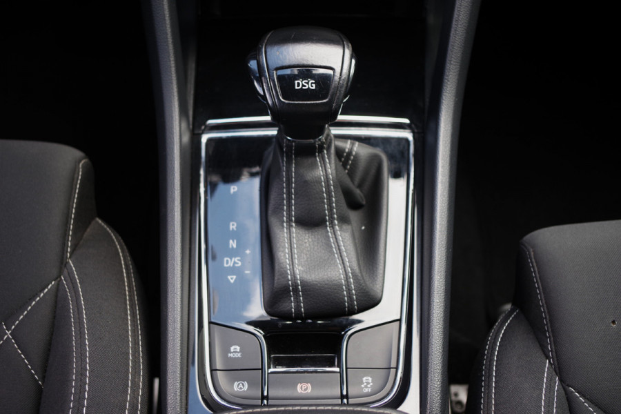 Škoda Karoq 1.5 TSI ACT Sportline 150 PK Automaat BNS, Trekhaak, Keyless, Winterpakket, Camera