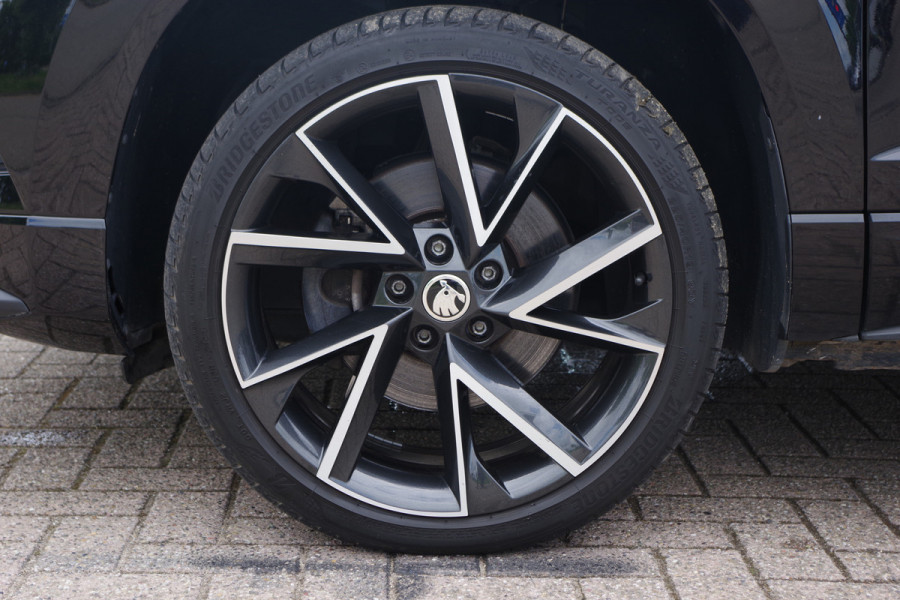 Škoda Karoq 1.5 TSI ACT Sportline 150 PK Automaat BNS, Trekhaak, Keyless, Winterpakket, Camera
