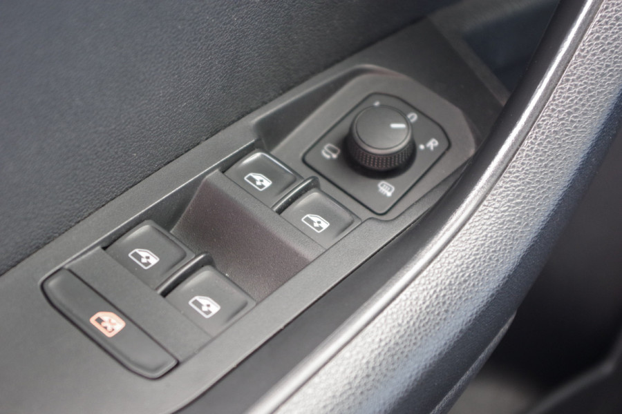 Škoda Karoq 1.5 TSI ACT Sportline 150 PK Automaat BNS, Trekhaak, Keyless, Winterpakket, Camera