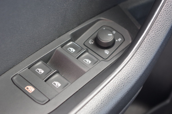 Škoda Karoq 1.5 TSI ACT Sportline 150 PK Automaat BNS, Trekhaak, Keyless, Winterpakket, Camera