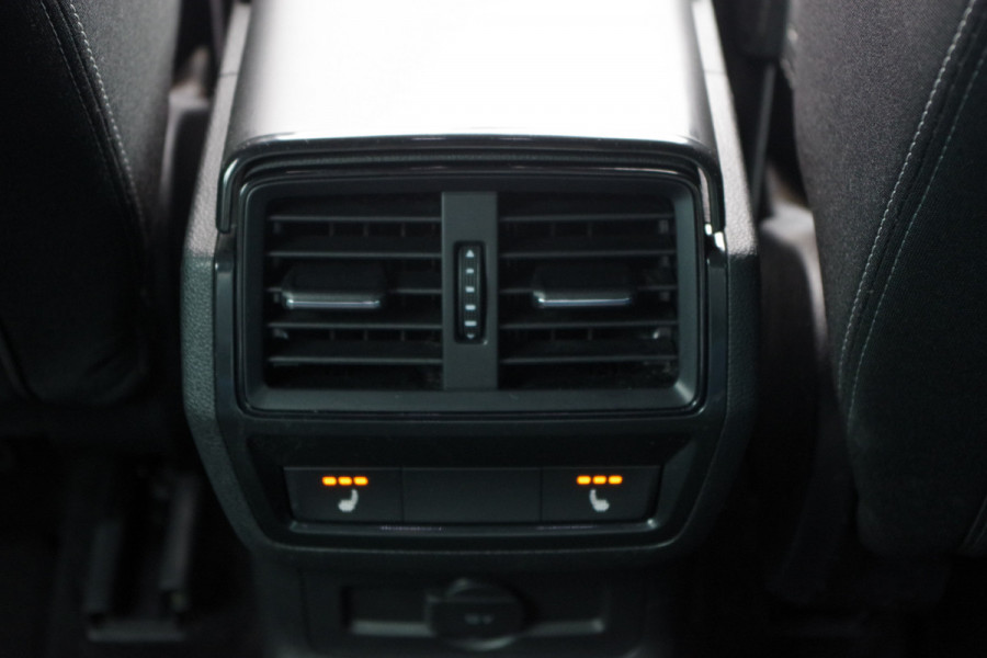 Škoda Karoq 1.5 TSI ACT Sportline 150 PK Automaat BNS, Trekhaak, Keyless, Winterpakket, Camera
