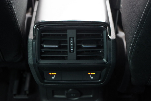 Škoda Karoq 1.5 TSI ACT Sportline 150 PK Automaat BNS, Trekhaak, Keyless, Winterpakket, Camera