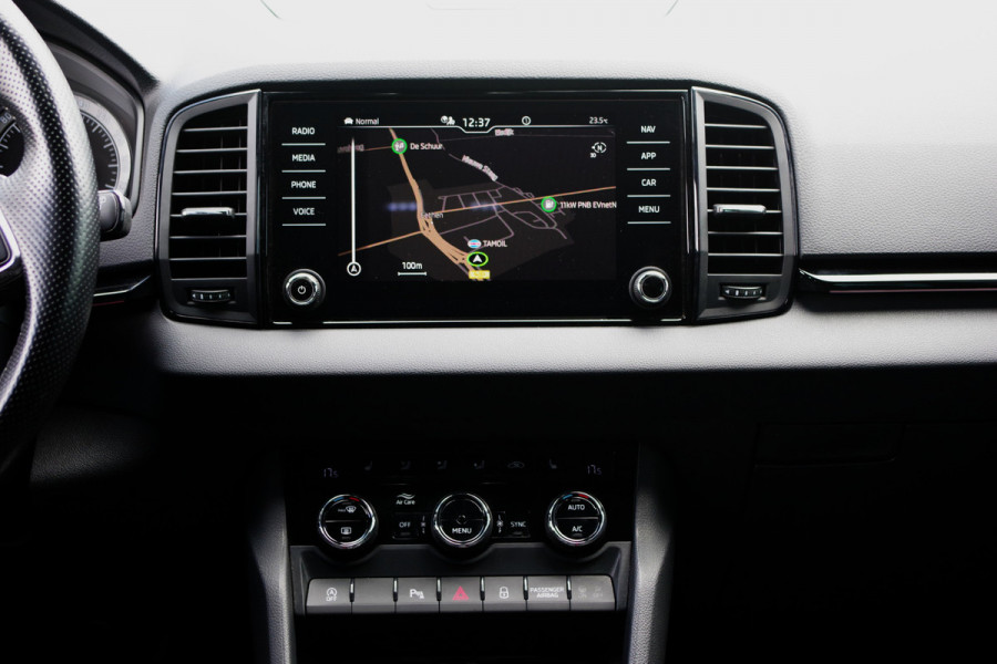 Škoda Karoq 1.5 TSI ACT Sportline 150 PK Automaat BNS, Trekhaak, Keyless, Winterpakket, Camera