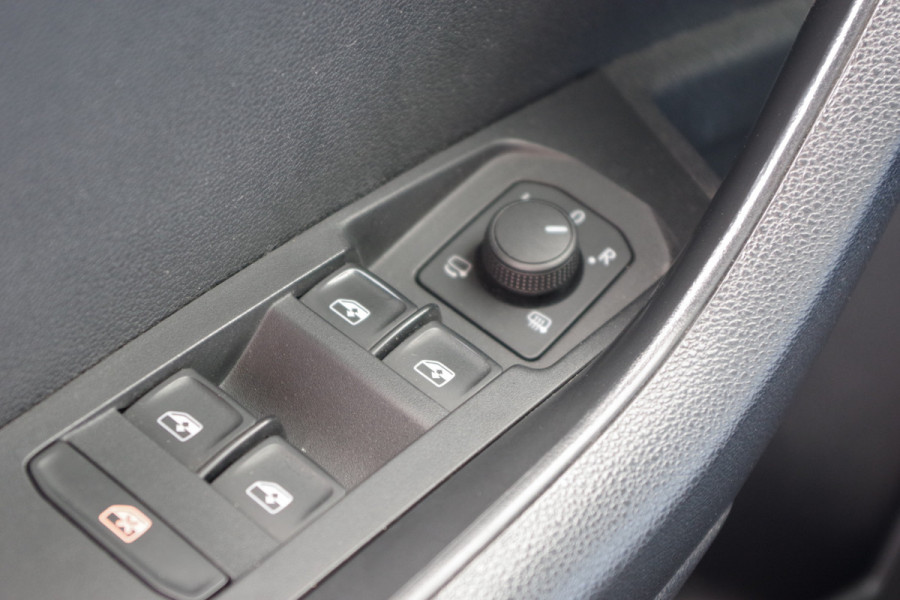 Škoda Karoq 1.5 TSI ACT Sportline 150 PK Automaat BNS, Trekhaak, Keyless, Winterpakket, Camera