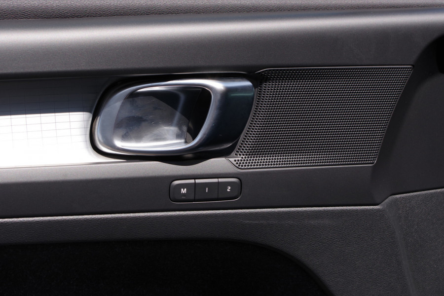 Volvo XC40 1.5 T5 263 PK PHEV Recharge Inscription Expression, 360 Camera, Memory, 19" LM, Blind Spot, Carplay