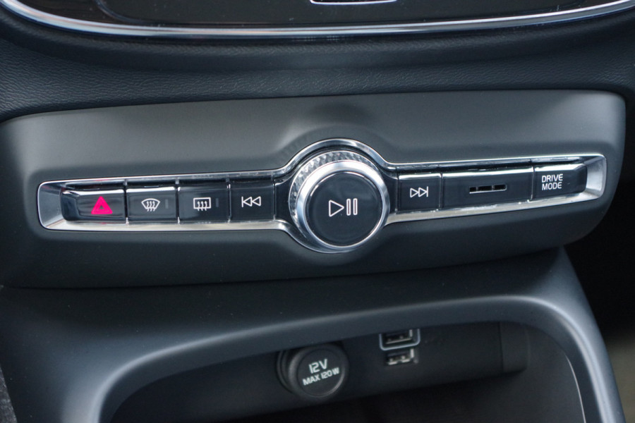 Volvo XC40 1.5 T5 263 PK PHEV Recharge Inscription Expression, 360 Camera, Memory, 19" LM, Blind Spot, Carplay