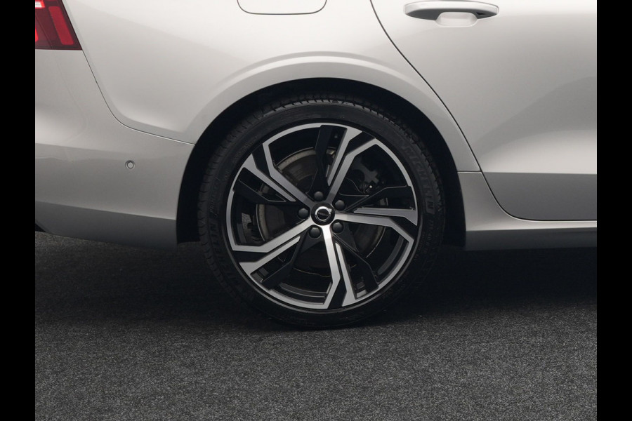 Volvo V60 T8 Plug-in hybrid AWD Plus Dark Plug in Hybrid 455pk Dealer O.H. PHEV | Adaptive Cruise | 360 Camera | Lederen Sportstoelen Memory & Verwarmd | Harman Kardon | Pilot Assist | Google Assistent | Apple Carplay | Keyless | Google Maps |  Virtual | DAB