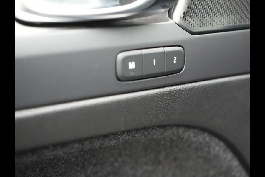 Volvo XC40 T4 Recharge Inscription Plug In Hybrid 211pk Dealer O.H PHEV | Trekhaak Af Fabriek | Panodak | Adaptive Cruise | Camera | Lederen Sportstoelen Memory & Verwarmd | Harman Kardon | Pilot Assist | Apple Carplay | Virtual | DAB |