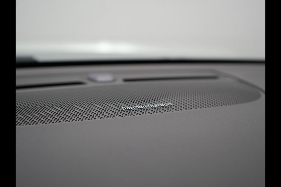 Volvo XC40 T4 Recharge Inscription Plug In Hybrid 211pk Dealer O.H PHEV | Trekhaak Af Fabriek | Panodak | Adaptive Cruise | Camera | Lederen Sportstoelen Memory & Verwarmd | Harman Kardon | Pilot Assist | Apple Carplay | Virtual | DAB |