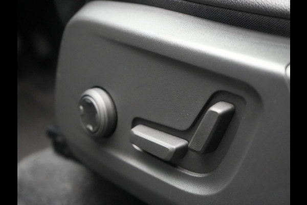 Volvo XC40 T4 Recharge Inscription Plug In Hybrid 211pk Dealer O.H PHEV | Trekhaak Af Fabriek | Panodak | Adaptive Cruise | Camera | Lederen Sportstoelen Memory & Verwarmd | Harman Kardon | Pilot Assist | Apple Carplay | Virtual | DAB |