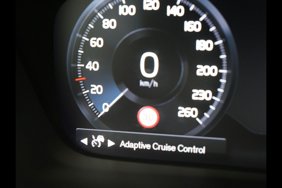 Volvo XC40 T4 Recharge Inscription Plug In Hybrid 211pk Dealer O.H PHEV | Trekhaak Af Fabriek | Panodak | Adaptive Cruise | Camera | Lederen Sportstoelen Memory & Verwarmd | Harman Kardon | Pilot Assist | Apple Carplay | Virtual | DAB |
